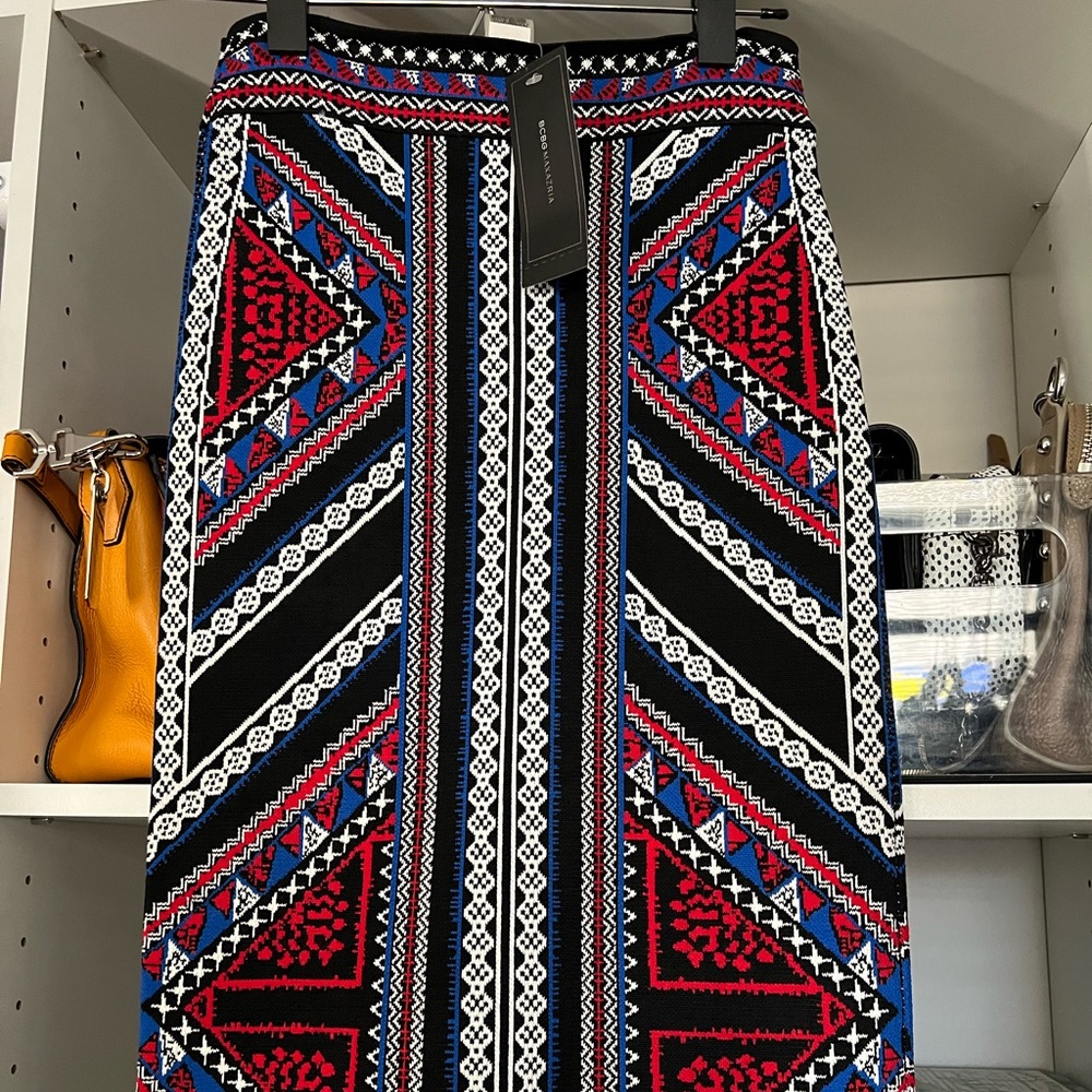 BCBGMaxAzira Mid Length Patterned Bandage Skirt Size Small